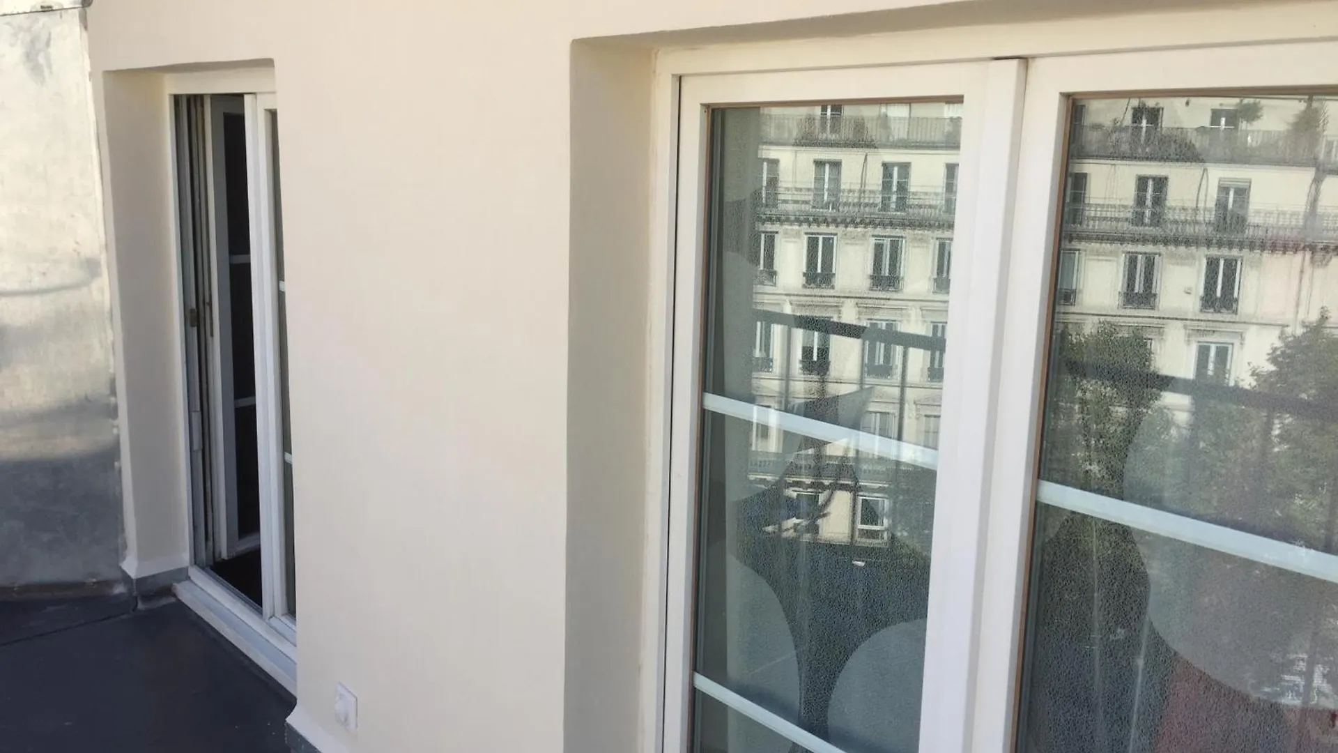 K With Terrace Daire Paris